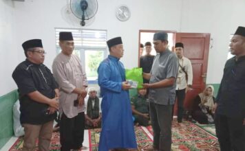 Safari Ramadhan di Surau Raudhatul Jannah Dabo Lama, Bupati M Nizar Serahkan Bantuan