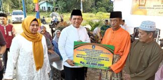 Safari Ramadhan di Desa Mekar Jaya, Gubernur Ansar Janji Prioritaskan Pembangunan Jalan