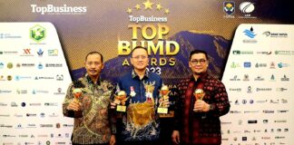 Gubernur Ansar Kembali Terima Penghargaan TOP BUMD Awards