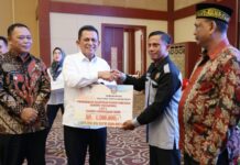 Gubernur Ansar Serahkan Berbagai Bantuan dan Insentif Untuk Masyarakat Tanjungpinang
