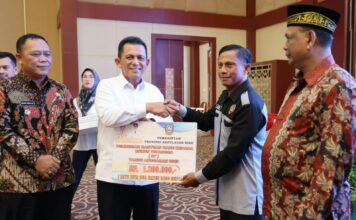 Gubernur Ansar Serahkan Berbagai Bantuan dan Insentif Untuk Masyarakat Tanjungpinang