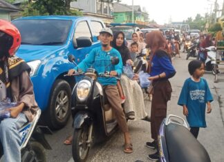Saka Bahari Lanal Ranai Berbagi Takjil Kepada Warga Kota Ranai
