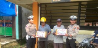 Satlantas Polres Lingga Berbagi Berkah Ramadhan Kepada Masyarakat