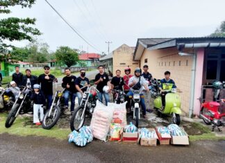 Penghujung Ramadhan, CCL Lingga Berbagi Puluhan Paket Sembako di Kelurahan Dabo