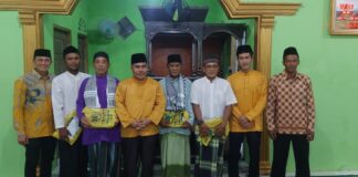 Safari Ramadhan di Desa Gunung Putri, Golkar Natuna Bagi Sarung dan Sumbang Mesjid