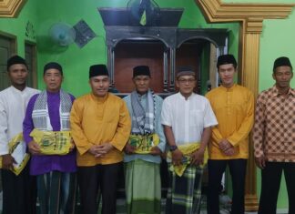 Safari Ramadhan di Desa Gunung Putri, Golkar Natuna Bagi Sarung dan Sumbang Mesjid