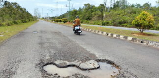 Banyak Lubang, Jalan Utama Menuju Komplek Perkantoran Bupati Natuna Memperihatinkan