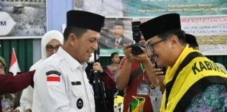 Lepas JCH Kloter 1 di Embarkasi Batam, Gubernur Ansar Doakan Jamaah Menjadi Haji Mabrur
