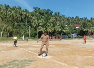 Buka Turnamen Sepakbola di Desa Lidi, Sekda Anambas Minta Peserta Junjung Tinggi Sportivitas