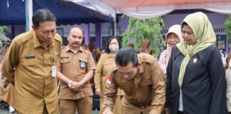 Kunjungi SMAN 1 Kijang, Ansar Beri Motivasi dan Resmikan Rumdin Guru