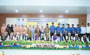 Bupati Upah Upah 22 Jemaah Calon Haji Keluarga Besar Dinas Pendidikan