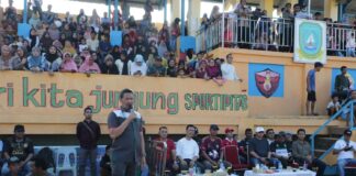 Tutup Turnamen Sepak Bola HUT Desa Ladan ke-51, Sekda Anambas Beri Hadiah Tambahan Untuk Pemenang