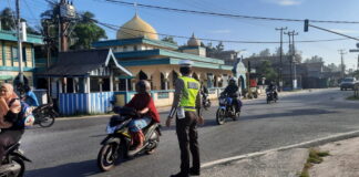 Sat Lantas dan Sat Samapta Turunkan Personil Atur Arus Lalu Lintas di Jalan Raya