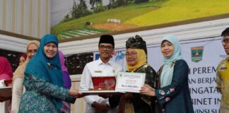 Yanti Maila Sari, Terima Penghargaan di Bidang Lingkungan Hidup dari OASE-KIM