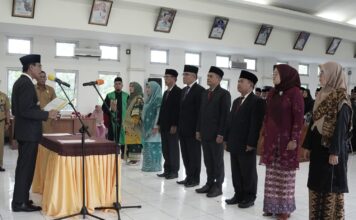 Adakan Penyegaran, Bupati Safaruddin Lantik dan Ambil Sumpah 59 Pejabat