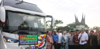 Wabup Rizki Kurniawan Nakasri Lepas 274 CJH Lima Puluh Kota Menuju Tanah Suci