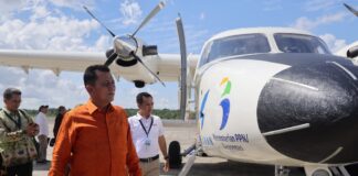 Gubernur Ansar Jajal Pesawat N219 Buatan PT DI