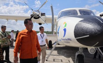 Gubernur Ansar Jajal Pesawat N219 Buatan PT DI