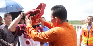 Gubernur Ansar Sambut Kedatangan Menteri Hukum dan HAM RI di Bandara RHF