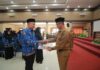 Pj Wali Kota Payakumbuh Serahkan SK Ratusan Tenaga Pendidik dan Nakes