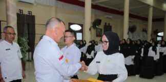 Wabup Natuna Serahkan SK P3K Tenaga Kesehatan