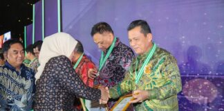 Gubernur Ansar Terima Penghargaan Pembina K3 Terbaik dari Menteri Ketenagakerjaan RI