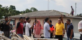 Ansar Gerak Cepat Kunjungi Lokasi Korban Puting Beliung di Pulau Kasu Batam