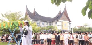 Ikuti Shalat Idul Adha, Ribuan Jama’ah di Payakumbuh Padati Halaman Balai Kota