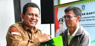 Gubernur Kepri Serahkan 1.200 Paket Sembako Untuk Masyarakat Batam