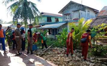 Wujud Kepedulian Polri Terhadap Lingkungan, Polsek Daik Lingga Gelar Aksi Bersih Sampah