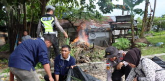 Peduli Lingkungan, Polres Natuna Gelar Bersih Sampah Serentak Bersama Masyarakat