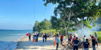 Polsek Senayang Gotong Royong Bersama Stakeholder Dalam Rangka Polri Peduli Lingkungan