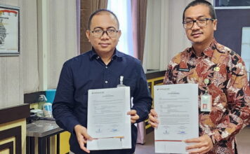 BRK Syariah Kepri Serahkan CSR Penerangan Jalan ke Pemda Natuna