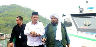 Gubernur Ansar Serahkan Bantuan Rumah Ibadah di Anambas Senilai Rp2,8 Miliar