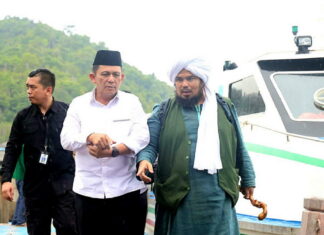 Gubernur Ansar Serahkan Bantuan Rumah Ibadah di Anambas Senilai Rp2,8 Miliar