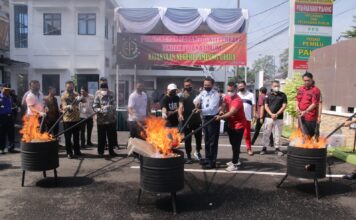Pemkab dan Kejari Lampung Utara Musnahkan Barang Bukti Tindak Pidana Umum