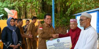 Gubernur Ansar Serahkan Bantuan Rp10 Miliar Untuk 185 Rumah Ibadah dan 617 Guru PA di Bintan