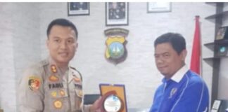 Apresiasi Atas Keterbukaan Informasi Publik, PWI Lingga Beri Penghargaan ke Kapolres Lingga