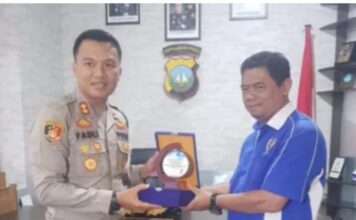 Apresiasi Atas Keterbukaan Informasi Publik, PWI Lingga Beri Penghargaan ke Kapolres Lingga