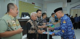 Bupati Asahan Serahkan Petikan Keputusan Pengangkatan PPPK