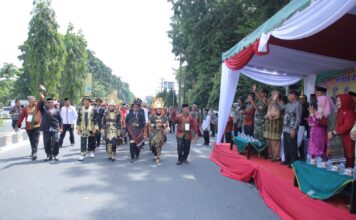 Bupati Asahan Lepas Parade Seni dan Budaya 14 Etnis