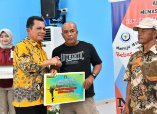 Gubernur Ansar Serahkan Alat Tangkap Perikanan Untuk Nelayan Kota Batam