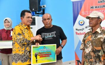 Gubernur Ansar Serahkan Alat Tangkap Perikanan Untuk Nelayan Kota Batam