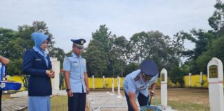 Danlanud RSA Natuna Pimpin Ziarah Hari Bakti TNI AU ke -76 Tahun 2023