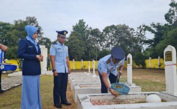 Danlanud RSA Natuna Pimpin Ziarah Hari Bakti TNI AU ke -76 Tahun 2023