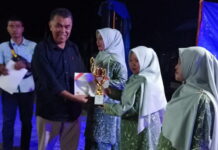 Farade Foto Bupati dan Waki Bupati Natuna Hadiri Malam Puncak HUT RI Ke 78 di Desa Tapau