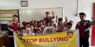Stop Bullying, Polres Natuna Sambangi Anak-anak Beri Edukasi dan Kasih Sayang