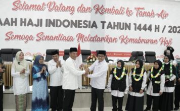 Kloter XVII Debarkasi Padang Tiba di Tanah Air, 38 Jamaah 50 Kota Dijemput Bupati