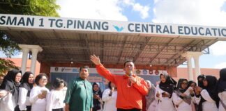 Gubernur Ansar Sosialisasi Pentingnya Cegah Anemia Bagi Remaja Putri di Sekolah