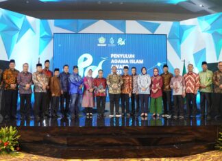 Dukung Penguatan Fungsi Penyuluh Agama, Bupati Safaruddin Terima Penghargaan dari Kemenag RI